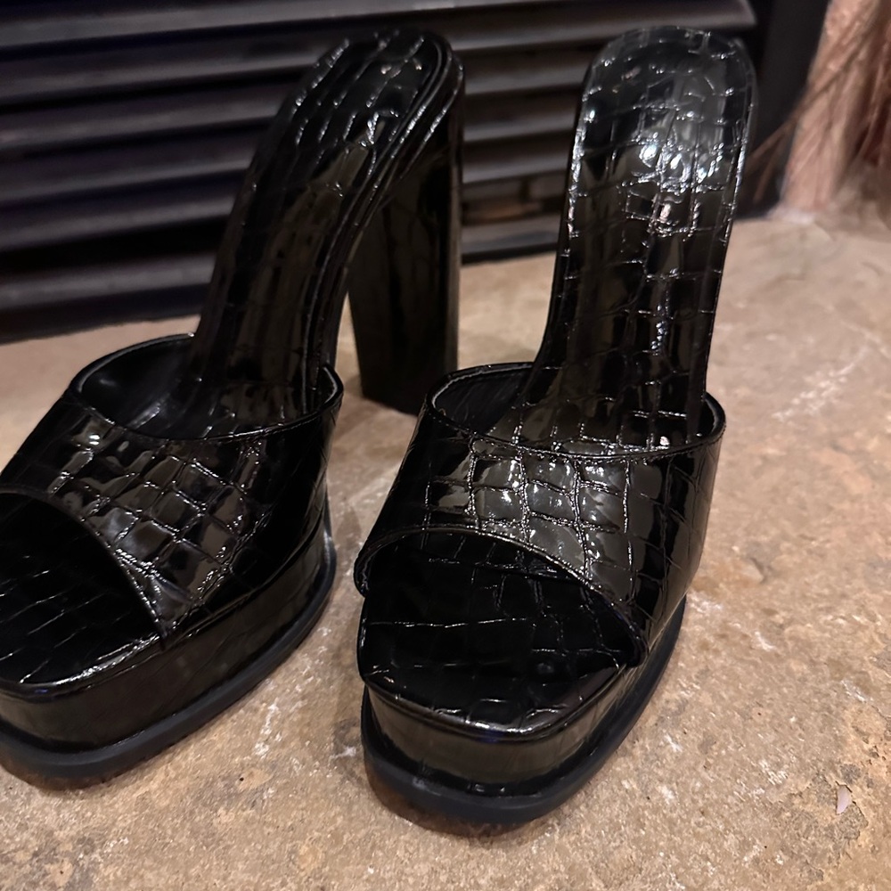 Elegant Black Croc-Embossed Women's Heels